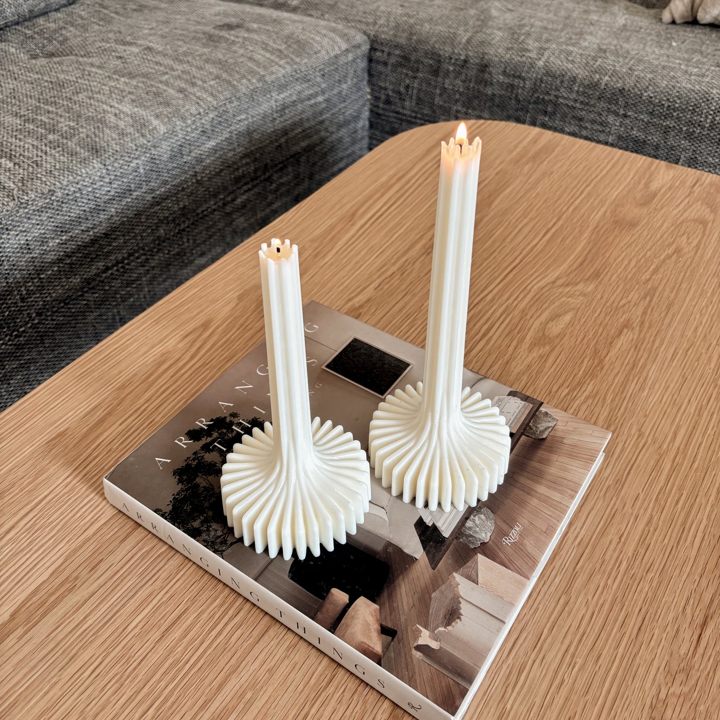 RIB FLOW - Skulpturkerze aus Sojawachs - small