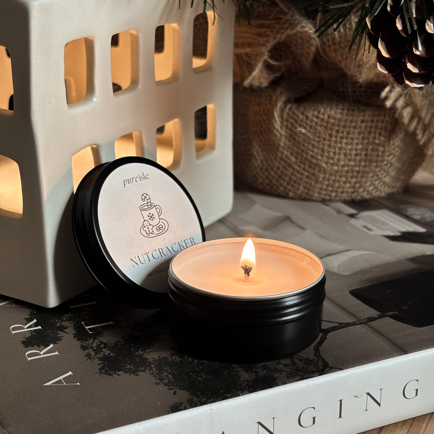 Nutcracker- Mini Duftkerze in stylischer Metalldose